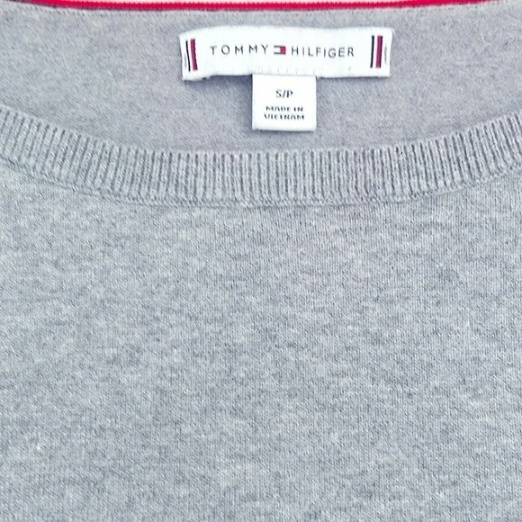 NWT- Tommy Hilfiger sweater women’s size small color gray - Picture 4 of 9